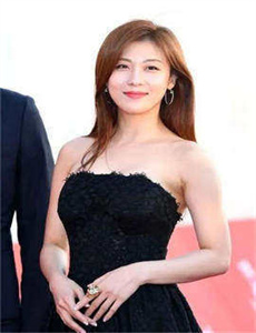 《操美女》