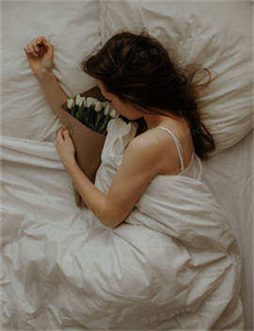《催眠玩弄丝袜人妻》